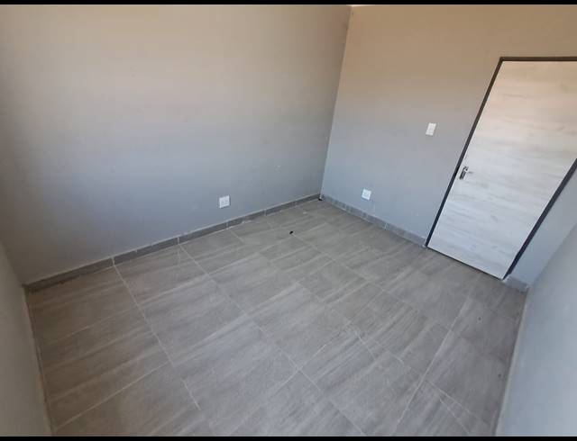 300M² RETAIL TO LET IN DE DEUR